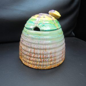 DELECIA pattern bee hive honey pot. (Ref CC 1848).