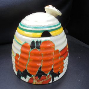 SOLITUDE bee hive honey pot. (Ref CC 1864)